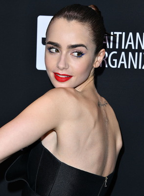 Lily Collins Poster 3790711