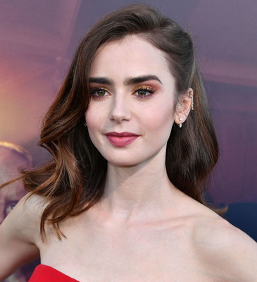 Lily Collins Poster 3790726
