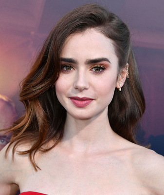Lily Collins Poster 3790798
