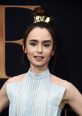 Lily Collins Poster 3829168
