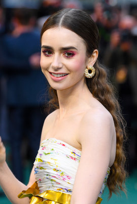 Lily Collins Poster 3829192