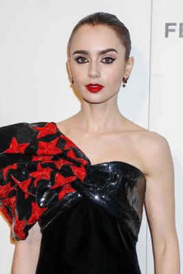 Lily Collins Poster 3829263