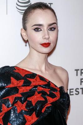 Lily Collins Poster 3829264