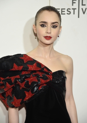 Lily Collins Poster 3829272