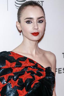 Lily Collins Poster 3829307