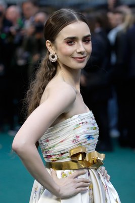 Lily Collins Poster 3829380