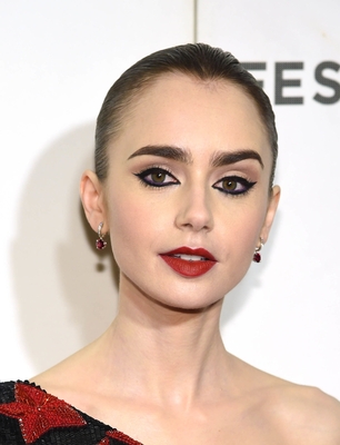 Lily Collins Poster 3829400