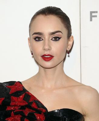 Lily Collins Poster 3829407