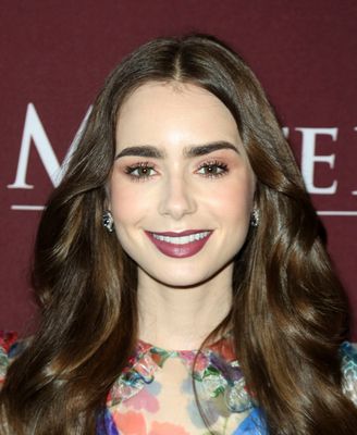 Lily Collins Poster 3858022