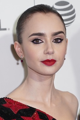 Lily Collins Poster 3858153