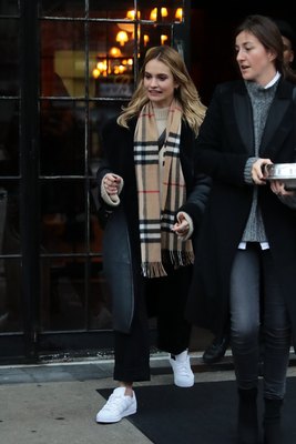 Lily James Poster 2927651