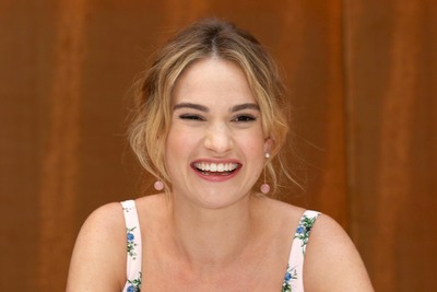 Lily James Poster 3737817