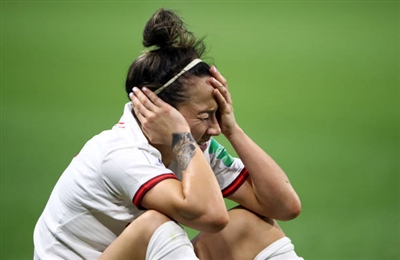 Lucy Bronze Poster 3689964