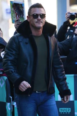 Luke Evans Poster 2974822