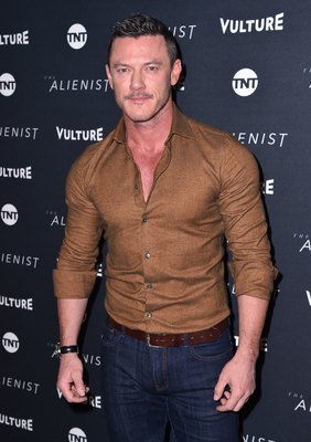 Luke Evans Poster 2974833