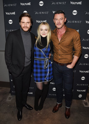 Luke Evans Poster 2974884