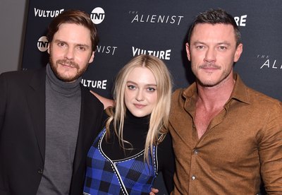 Luke Evans Poster 2974897