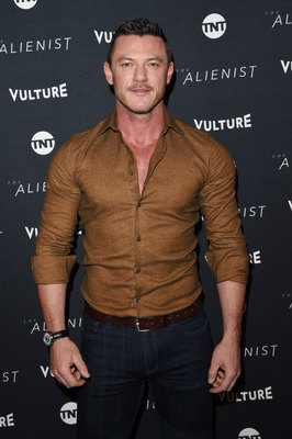 Luke Evans Poster 2974899