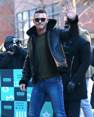 Luke Evans Poster 2974923