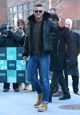Luke Evans Poster 2974932