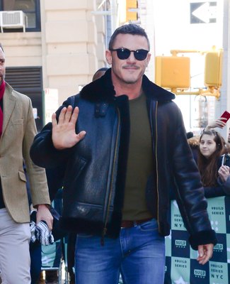 Luke Evans Poster 2974946