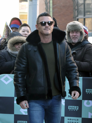 Luke Evans Poster 2974966