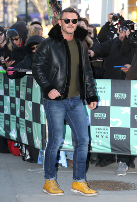 Luke Evans Poster 2974982