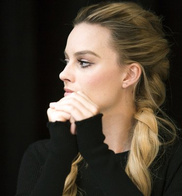 Margot Robbie Poster 2613359