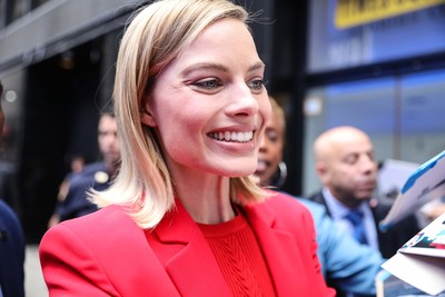Margot Robbie Poster 2817304