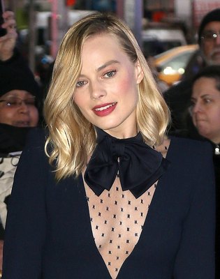 Margot Robbie Poster 2926233