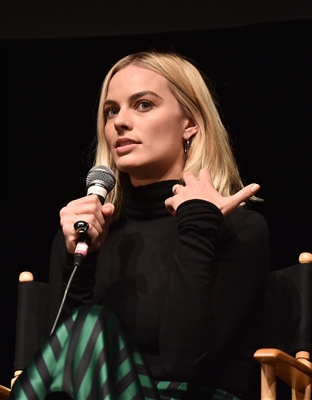 Margot Robbie Poster 3039141