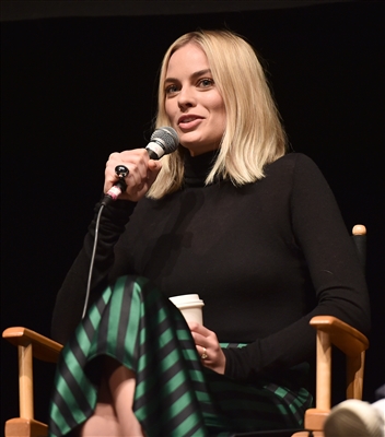 Margot Robbie Poster 3039433