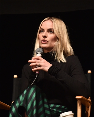 Margot Robbie Poster 3039550