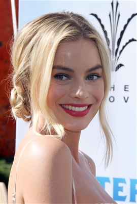 Margot Robbie Poster 3039584