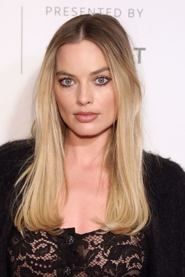 Margot Robbie Poster 3840035