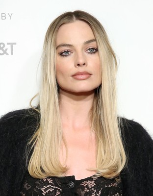 Margot Robbie Poster 3840037