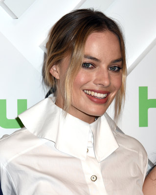 Margot Robbie Poster 3840069
