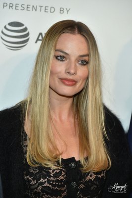 Margot Robbie Poster 3840070