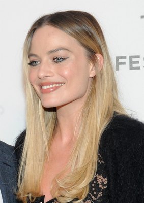 Margot Robbie Poster 3840074