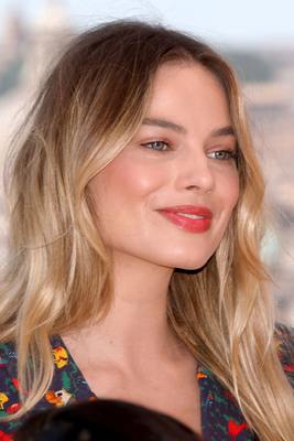 Margot Robbie Poster 3872048