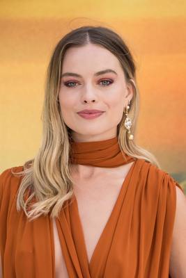 Margot Robbie Poster 3872079