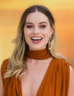 Margot Robbie Poster 3872298
