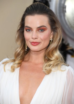 Margot Robbie Poster 3872340
