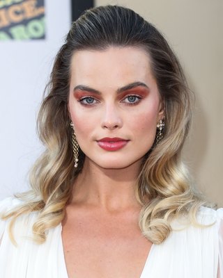 Margot Robbie Poster 3902603