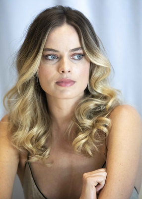 Margot Robbie Poster 3902729