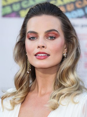 Margot Robbie Poster 3902740
