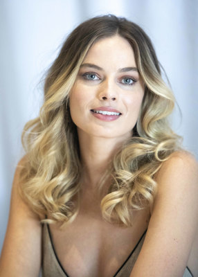 Margot Robbie Poster 3902768
