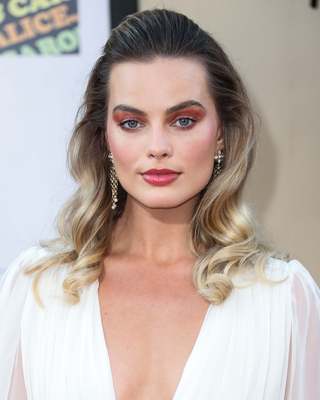 Margot Robbie Poster 3902900