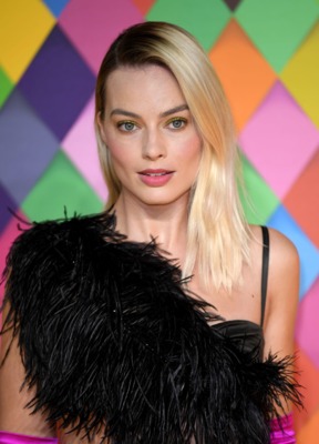 Margot Robbie Poster 3948939