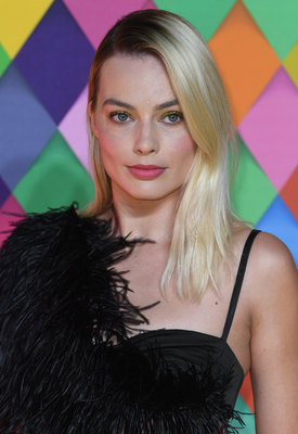 Margot Robbie Poster 3948963